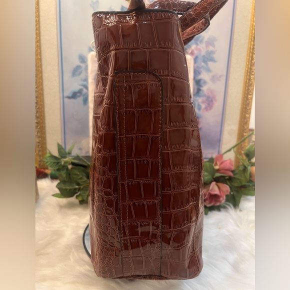 Harper & Hyde Croc Embossed Vegan Leather Tote - Picture 4 of 9